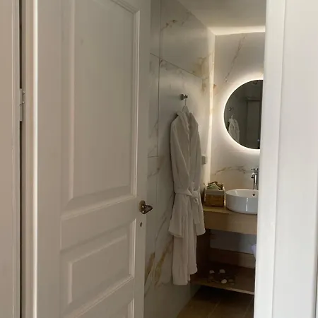 Numenia Seafront Semesterbostad Chalki Town