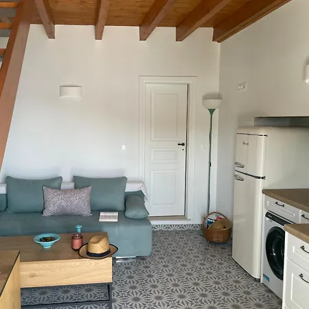 Semesterbostad Numenia Seafront